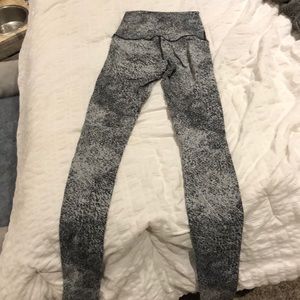 Printed Lululemon Wunder Under size 2